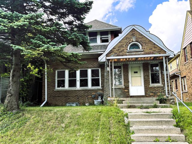 1222 West Capitol Drive - B